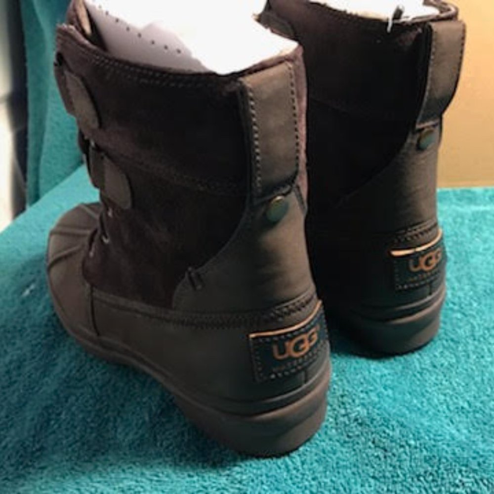 NIB UGG Women's Azaria Winter Boot - Sz 5 - Picture 2 of 7